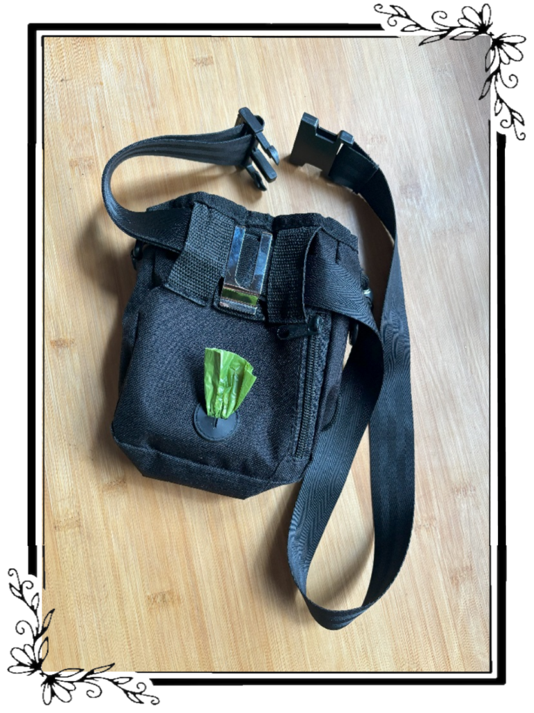 Snacktasche mit Kotbeuteln hinten
